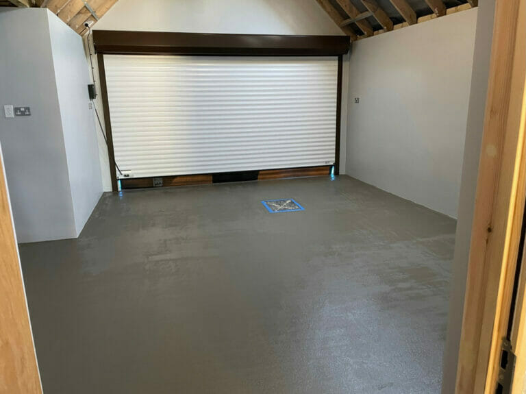 With the second tin of primer we completed the floor with appropriately 1/3 of the tin remaining.